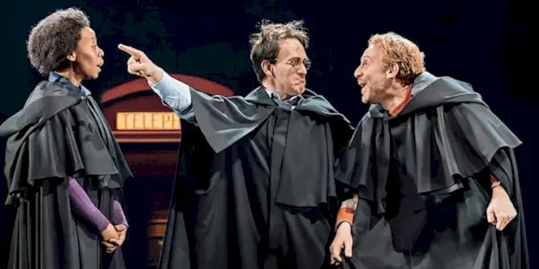 Harry Potter y el legado maldito con Harry Ron y Hermione