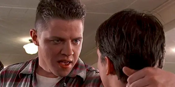 Biff sa vyhráža Martymu McFlyovi v Návrate do budúcnosti