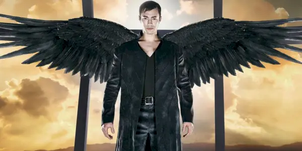 Michael rozprestiera svoje anjelské krídla v Dominione.