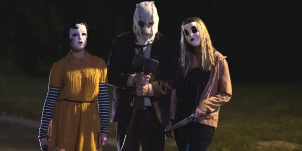 The Strangers 2 Killers pozują nocą
