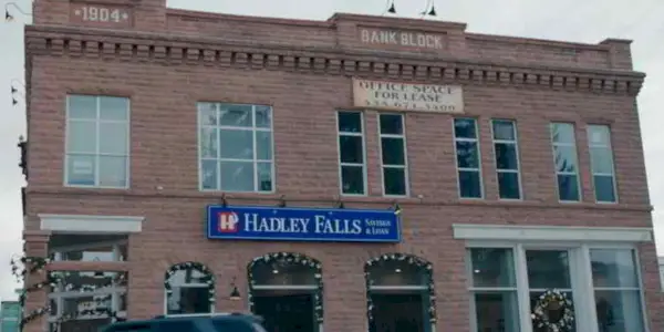 Hadley-Falls-Bank-Nejlepší-vánoční-vůbec
