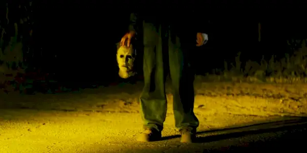Corey holder Michael Myers maske i Halloween Ends