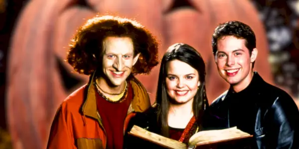 לוק, מארני וקאל ג'וניור בפרומו של Halloweentown 2 עדיין
