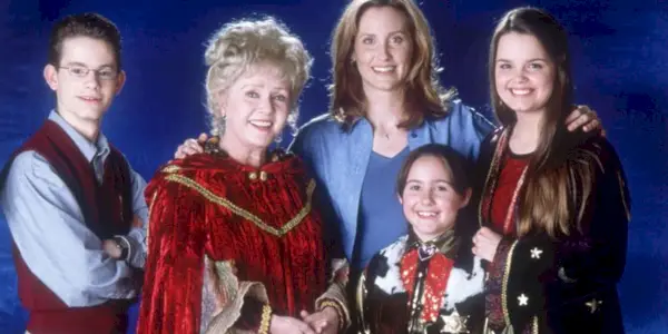 דילן, אגי, גוון, סופי ומארני מ-Halloweentown