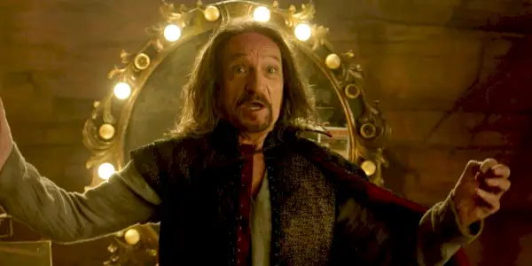 Trevor Slattery em sua cela de prisão em Shang-Chi
