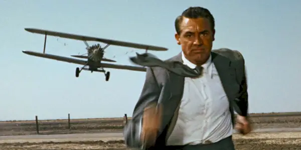 Roger foge de um avião em North By Northwest
