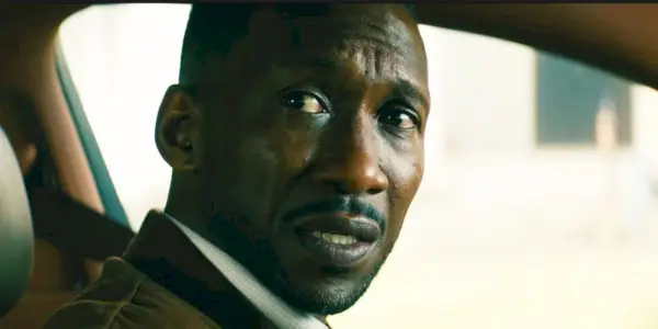 Mahershala Ali som G.H. ser bekymret ut i Leave the World Behind.