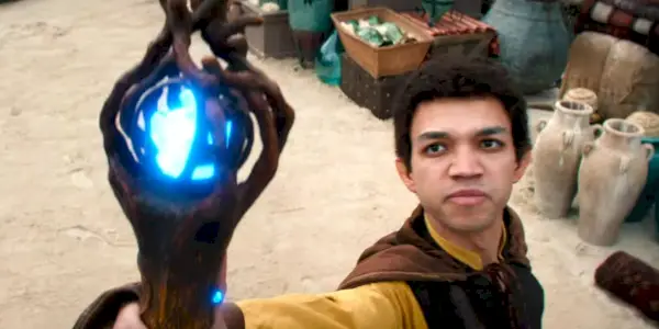 Justice Smith so zamestnancami v Dungeons and Dragons Honor Among Thieves