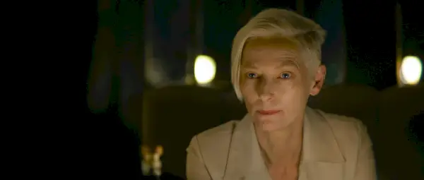 tilda swinton jako ekspert, zabójca