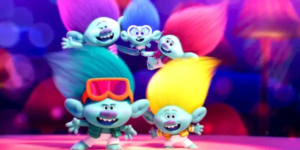 Trolls 3, Trolls Band Together에서 포즈를 취하는 트롤 캐릭터