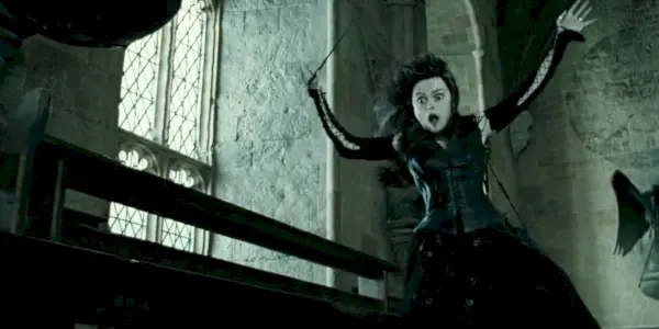 Un'immagine di Bellatrix che viene uccisa in Harry Potter e i Doni della Morte - Parte 2