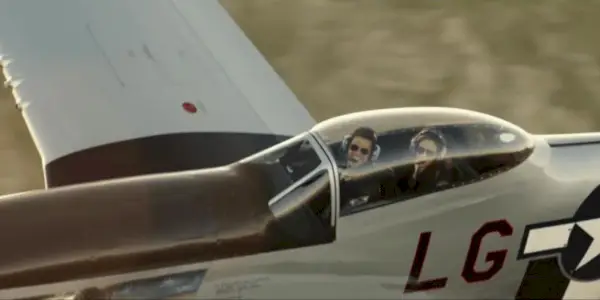Maverick og Penny flyver i P51 i slutningen af Top Gun: Maverick