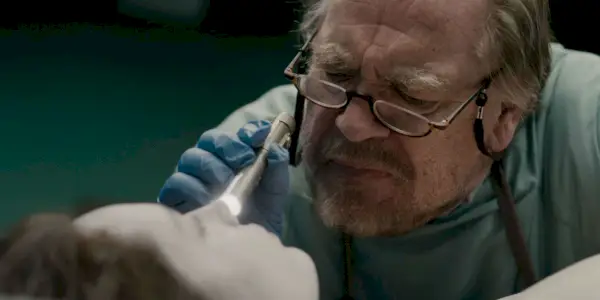 Brian Cox w Autopsji Jane Doe