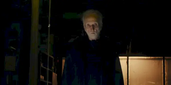 John in einem dunklen Raum in Saw X