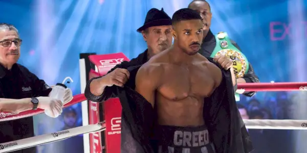 Sylvester Stallone som Rocky Balboa tar av Michael B Jordan
