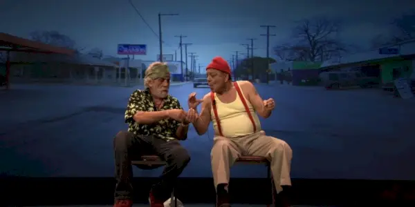 Cheech og Chong sidder foran en skærm i Hey Watch This
