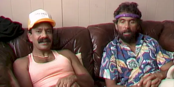 Cheech og Chong på en sofa i Get Out of My Room