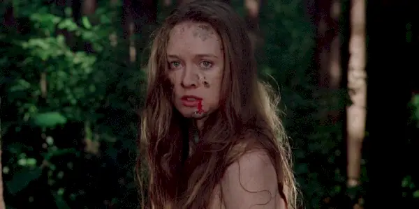 Camille Keaton som Jennifer Hills hævner sig i I Spit On Your Grave.