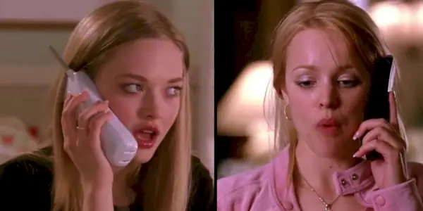 Karen y Regina hablando por teléfono en Mean Girls