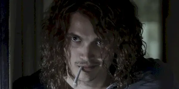Karl Glusman nel ruolo di Joe B