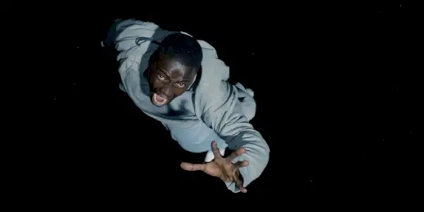 Chris no lugar submerso em Get Out