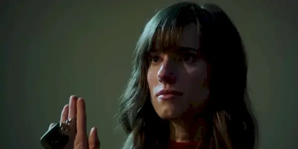 Um screencap de Get Out of Allison Williams