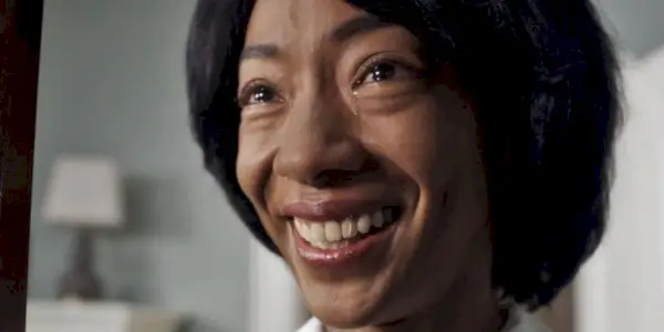 Georgina sorrindo e chorando em Get Out