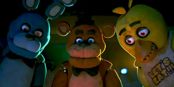 Trio af Animatronics stirrer manisk ned i Five Nights at Freddy