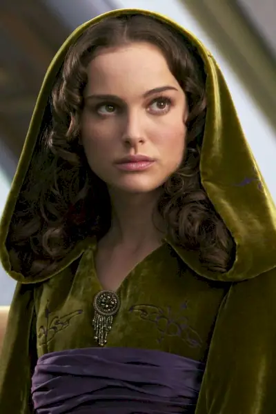 『スター・ウォーズ シスの復讐』でパドメ・アミダラを演じるナタリー・ポートマン
