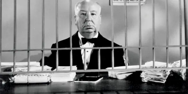 Alfred Hitchcock stoi za kratkami w Alfred Hitchcock Presents