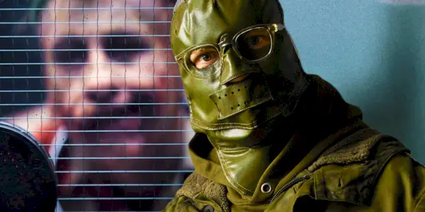Image partagée : Le Joker (Barry Keoghan) regarde par la fenêtre du poste de visite ; Le Riddler (Paul Dano) est entièrement habillé dans The Batman