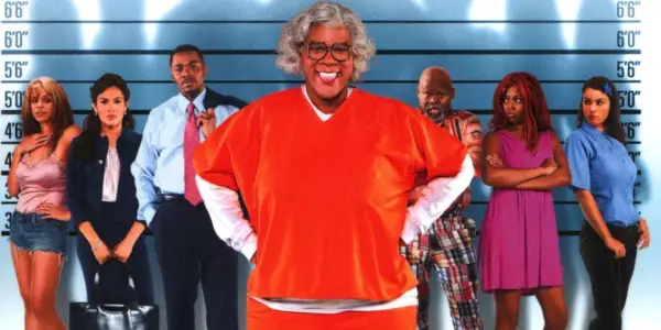 警察の隊列に沿ったキャラクターが描かれた『Madea Goes to Jail』のポスター