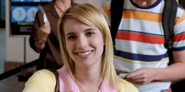 Emma Roberts como Casey en Nosotros