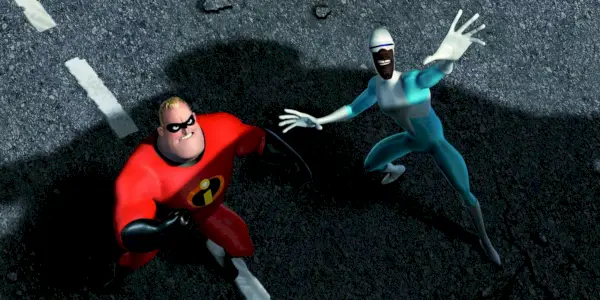 Mr Incredible e Frozone sotto il robot ne Gli Incredibili