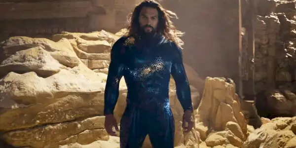 Jason Momoa s novým stealth oblekom vo filme Aquaman a stratené kráľovstvo