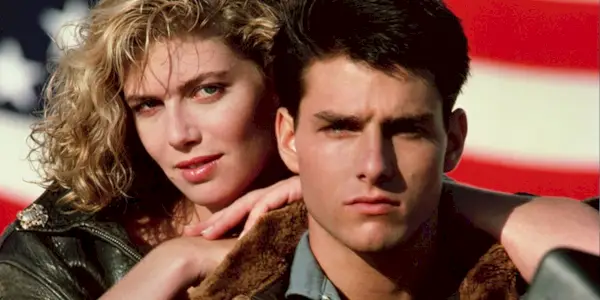 Tom Cruise a Kelly Mcgillis vo filme Top Gun