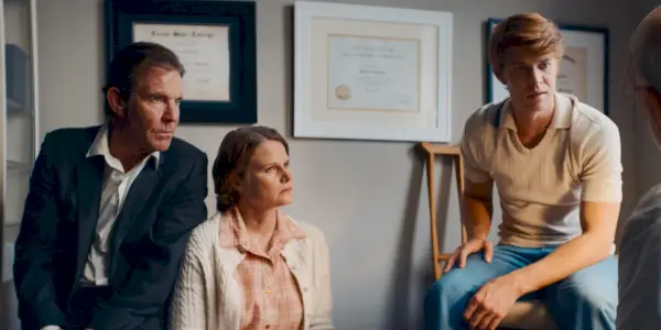 Dennis Quaid, Joelle Carter e Colin Ford em The Hill