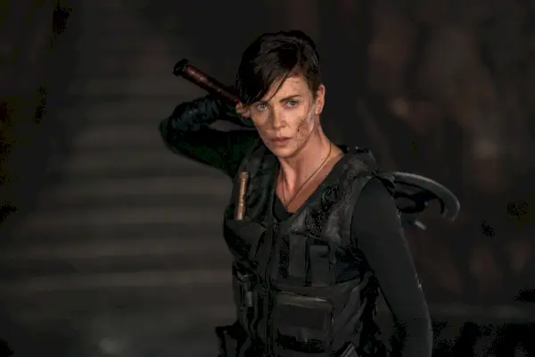 Charlize Theron nel ruolo di Andy, la vecchia guardia