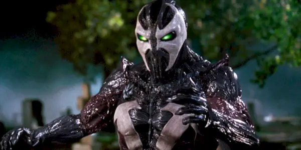 Spawn in einem schwarzen Anzug im Originalfilm von 1997