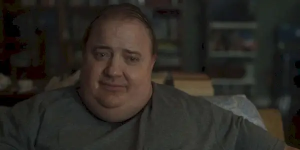 Brendan Fraser sorride leggermente in La Balena.