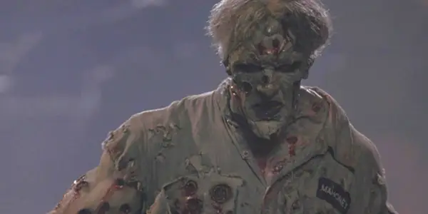 Tony Shalhoub et Shannon Elizabeth dans Thir13en Ghosts ou 13 Ghosts ou Thirteen Ghosts