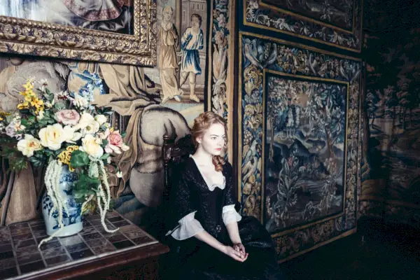 Emma Stone jako Abigail v The Favorite