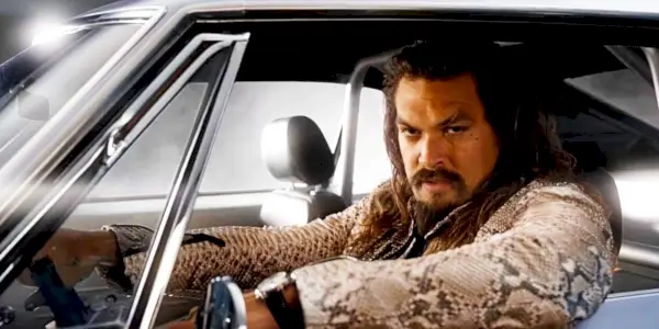 Jason Momoa som Dante Reyes bag rattet i en bil i Fast X