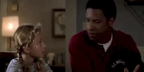Sheryl taler med Coach Boone i Remember the Titans.