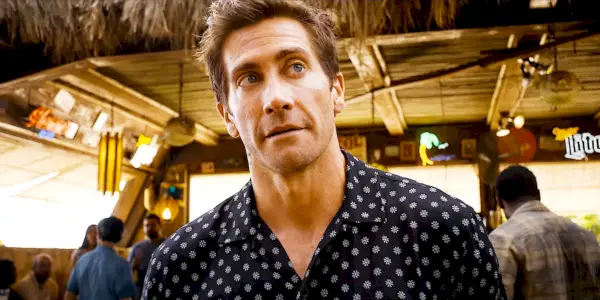 Jake Gyllenhaal nel ruolo di Dalton in Road House con le sopracciglia alzate