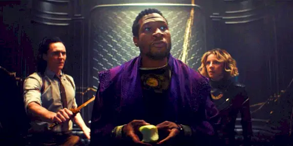 Tom Hiddleston, Jonathan Majors a Sophia di Martino ako Loki, Ten, kto zostáva a Sylvie v Loki 1. sezóne