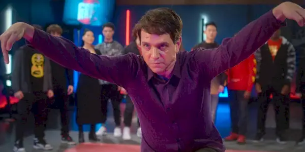 Daniel používa žeriavový kop proti Silverovi vo finále 5. sezóny Cobra Kai