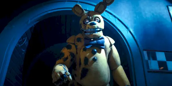 Spring Bonnie prochází obloukem ve Freddy Fazbear