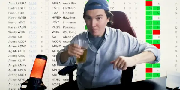 Paul Dano als Keith Gill vor einem Greenscreen in Dumb Money