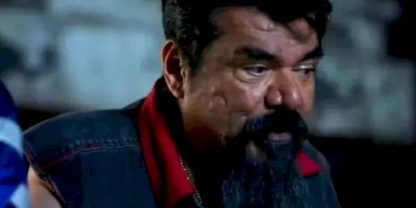 George Lopez als Onkel Rudy Reyes in Blue Beetle